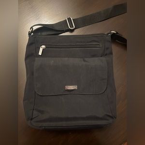 Baggallini Town Bag Crossbody Bag Pocket BLACK Nylon Handbag Purse.